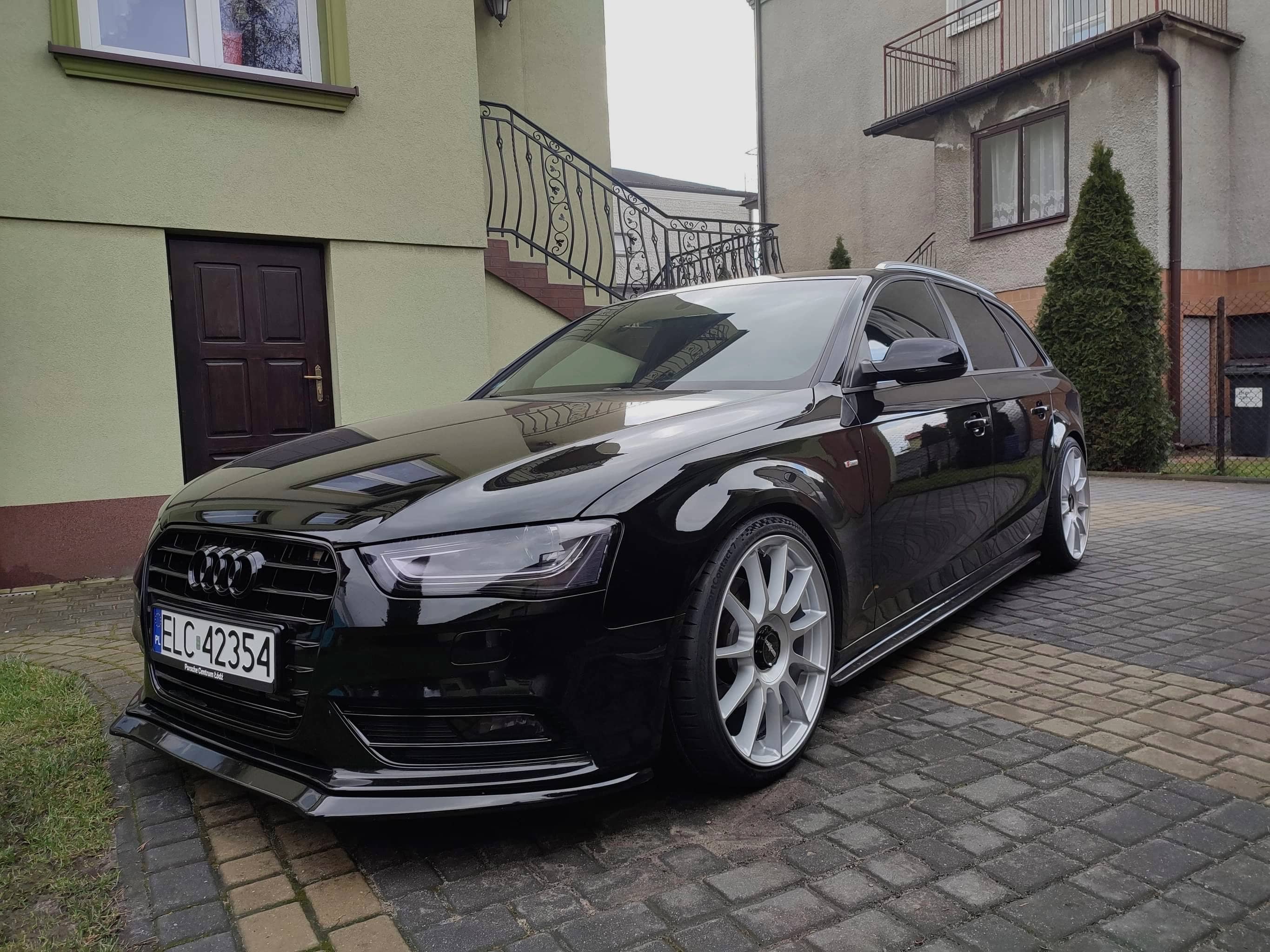 Samochód sportowy po detailingu